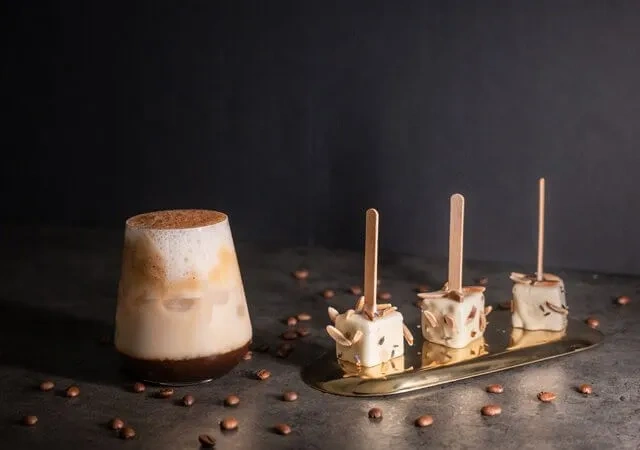  Le Café Frappé de Mohamed Cheikh