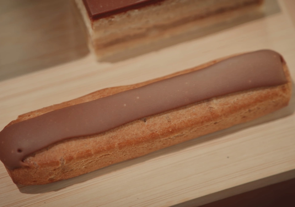 Eclair Met Gezouten Karamel En Koffie Banketbakkersroom
