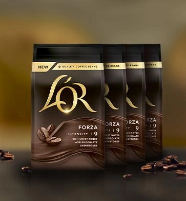 Four L’OR coffee bean bags displayed with scattered roasted coffee beans.